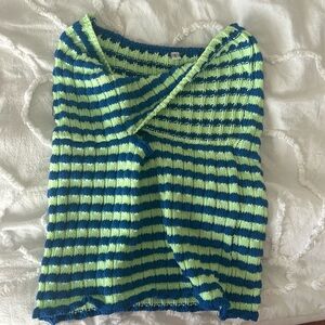 Hi! This is a strapless knit top from SHEIN.
